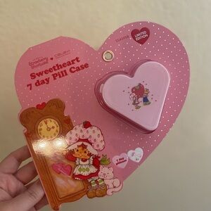 Strawberry Shortcake Sweetheart 7 Day Pill Case